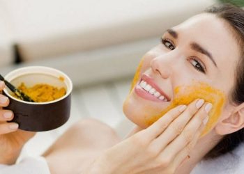 Thường xuyên đắp mặt nạ từ nguyên liệu an toàn