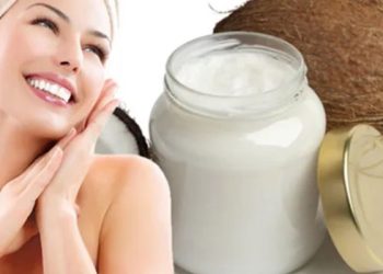 Tẩy trang bằng dầu dừa